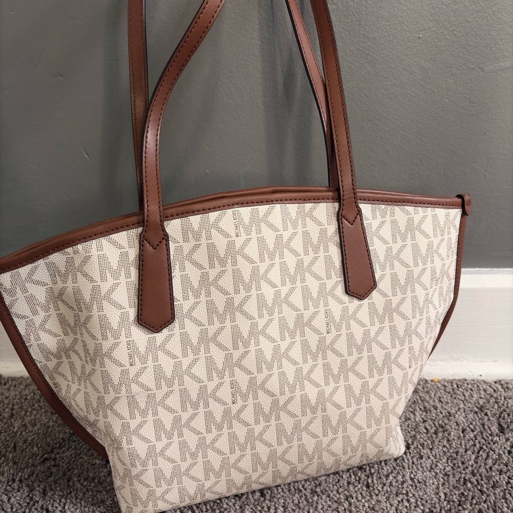 Michael‎ Kors Vanilla MK Monogram Tote 🤍 Neutral Everyday Shoulder Bag - Picture 6 of 6